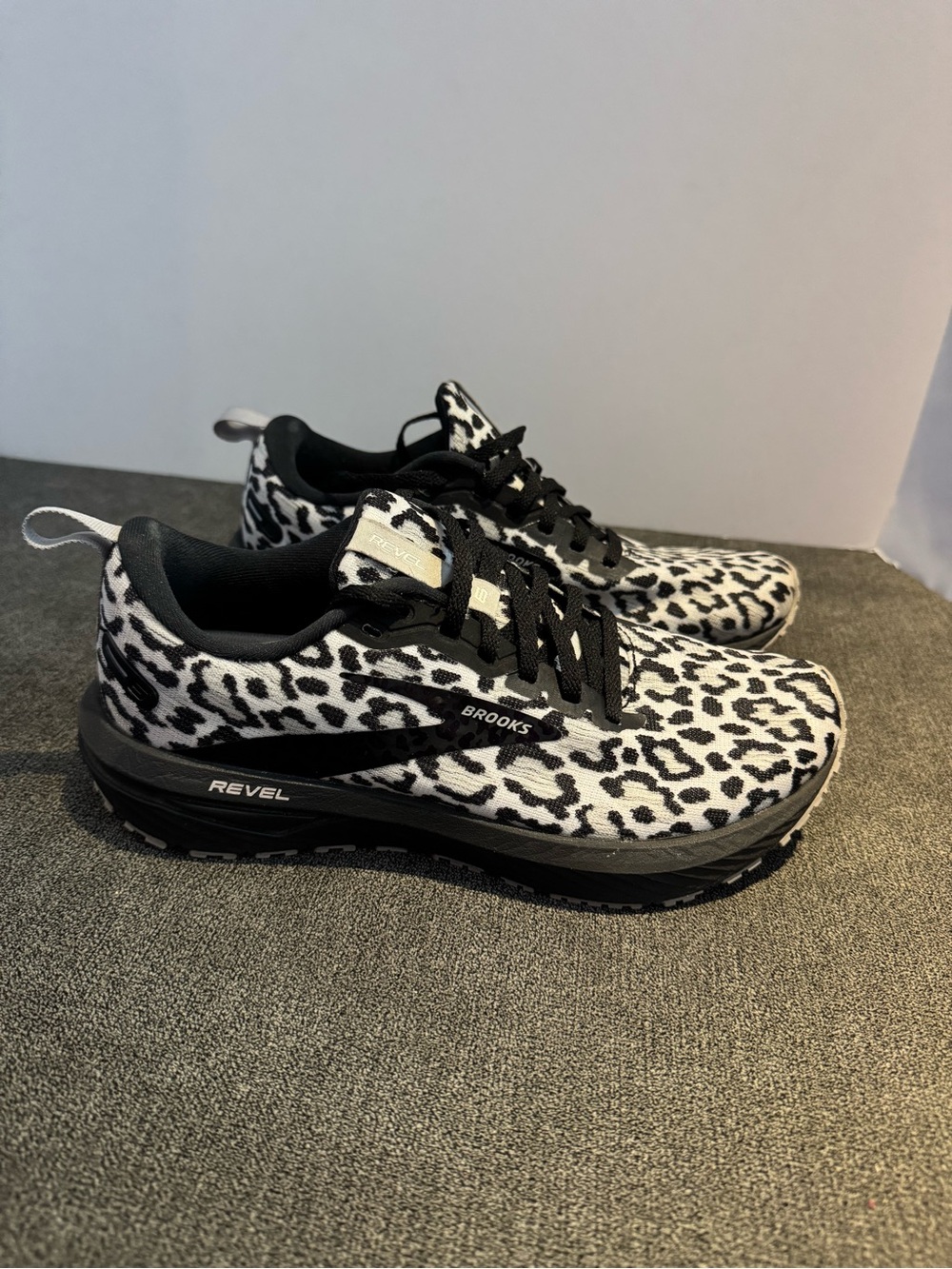 Brooks Revel 6 Women's Running Shoes Black/White Leopard Size 8